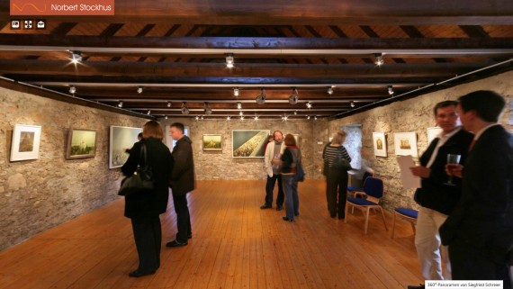 Panorama von einer Vernissage in Weissach.